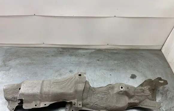 Renault Trafic III (X82) Exhaust heat shield 747610105R