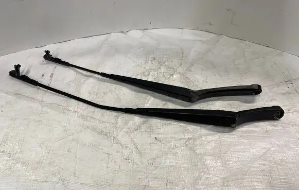 Skoda Octavia Mk2 (1Z) Front wiper blade arm 1Z1955410A