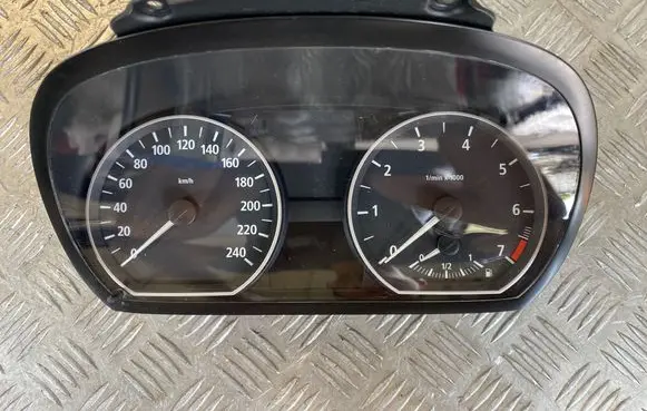Speedometer (instrument cluster)