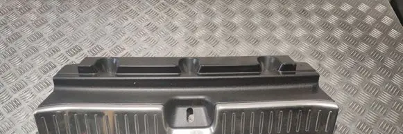 Trunk/boot sill cover protection