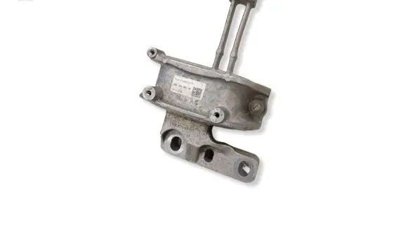 Volkswagen Tiguan Engine mount bracket 5Q0199262DF