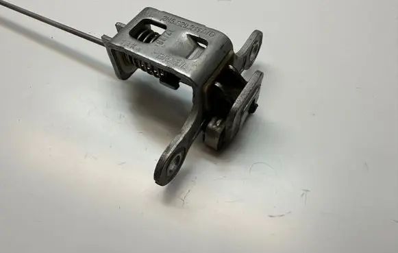 Volkswagen Amarok Tailgate/trunk/boot lock/catch/latch 2H5829211A