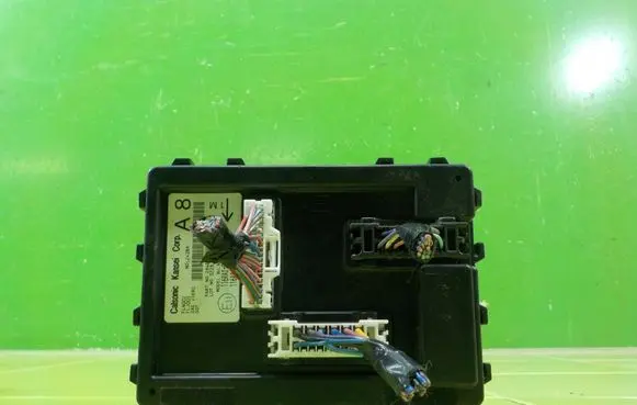 Nissan Juke I F15 Central body control module 284B11KA0D