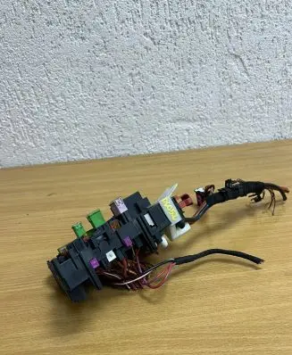 Volkswagen Golf VII Fuse module 5Q0937615C D6052