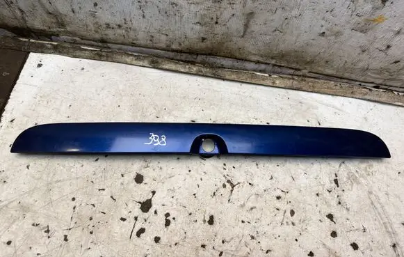 Opel Zafira A Trunk door license plate light bar 90579631