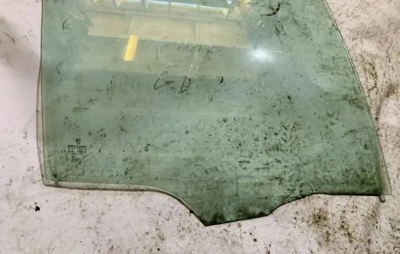 Peugeot 406 Rear door window glass