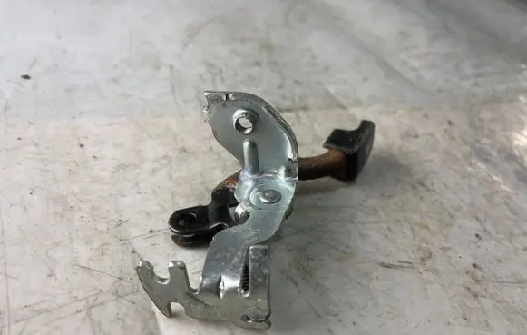 Mitsubishi Pajero Sport I Fuel cap release pull handle 