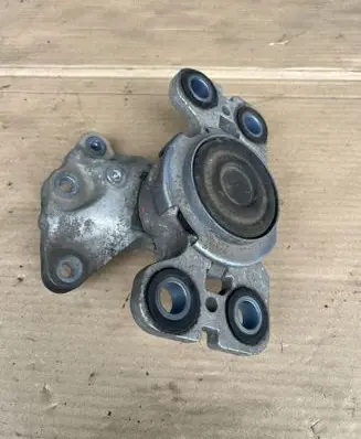 Volvo XC60 Engine mount bracket 31401307