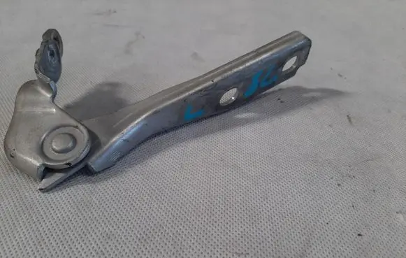 Engine bonnet/hood hinges