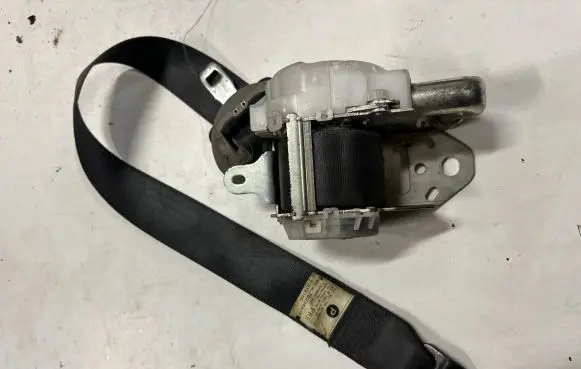 Lexus IS 220D-250-350 Front seatbelt J082512