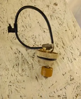 Toyota Avensis T220 Fuel filter housing 8446128040