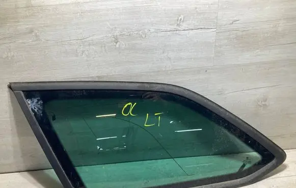 Skoda Octavia Mk3 (5E) Rear side window 5E9845297Q