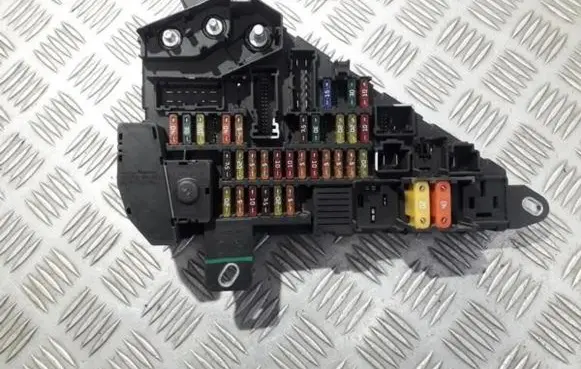 BMW 5 E60 E61 Fuse box set 6906603 6906588-06