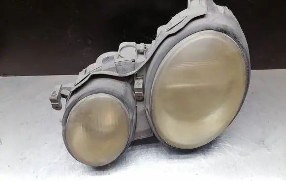 Mercedes-Benz CLK A208 C208 Headlight/headlamp 147551