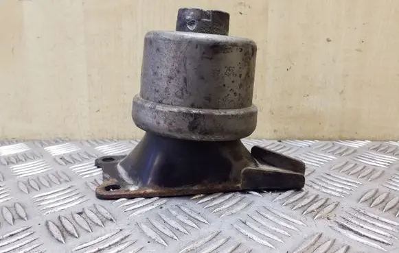 Volkswagen Transporter - Caravelle T5 Engine mount bracket