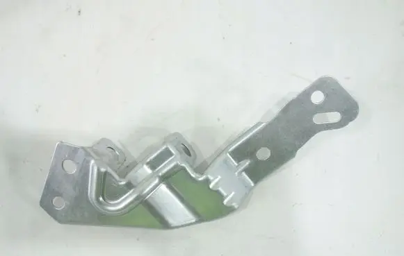 Opel Insignia B Fender mounting bracket 39063368