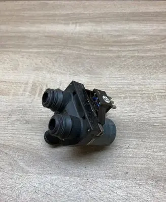 Mercedes-Benz E W210 Coolant heater control valve 1147412114 0018307784