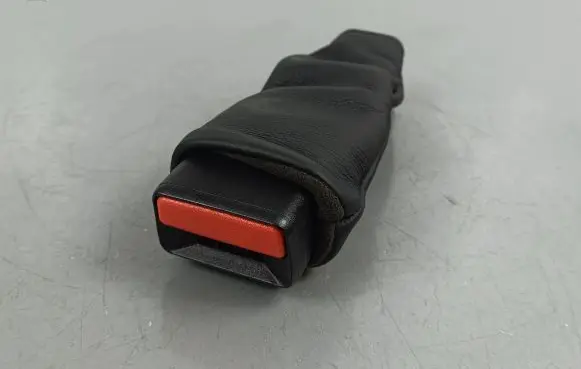 Maserati Quattroporte Middle seatbelt buckle (rear) 