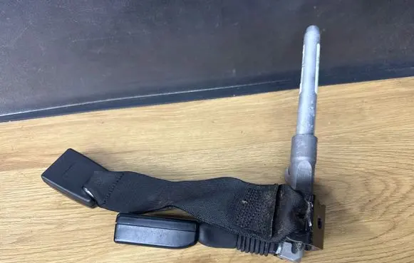BMW 3 E90 E91 Rear seatbelt buckle 305248610