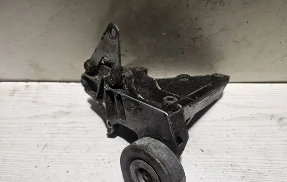 BMW 3 E36 Generator/alternator bracket 22427869 35712A2