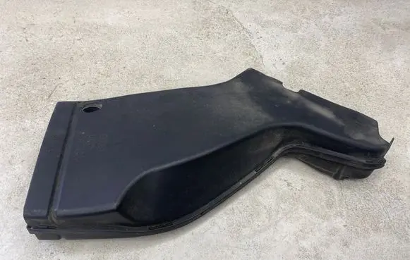 Audi A4 S4 B6 8E 8H Air intake duct part 8E0129618D