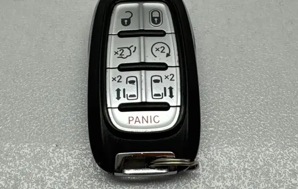 Chrysler Pacifica Ignition key/card 68217832AC 7E486152