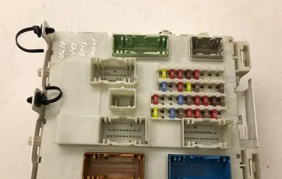 Volvo V40 Fuse module 31394135 3700002889 030413
