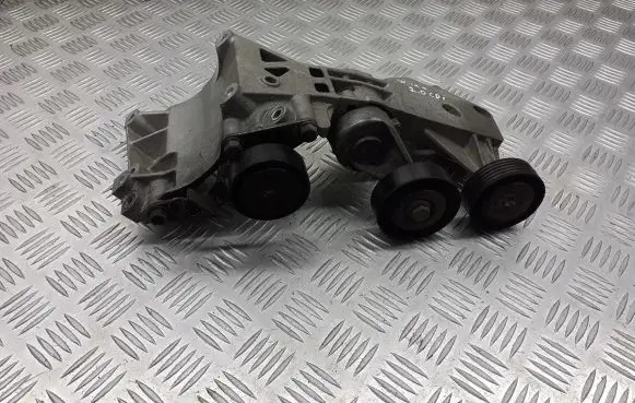 Mercedes-Benz A W169 Generator/alternator bracket 