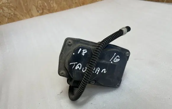 Volkswagen Tiguan Intake manifold valve actuator/motor 5Q0253691K