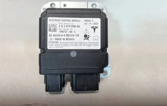 Tesla Model 3 Airbag control unit/module 109575700