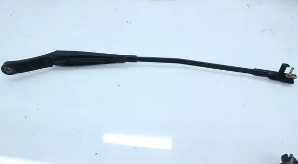 Volkswagen Golf Plus Front wiper blade arm