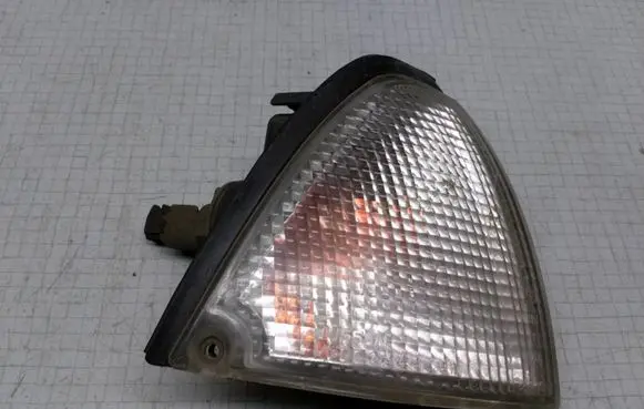Nissan Primera Front indicator light 21024548