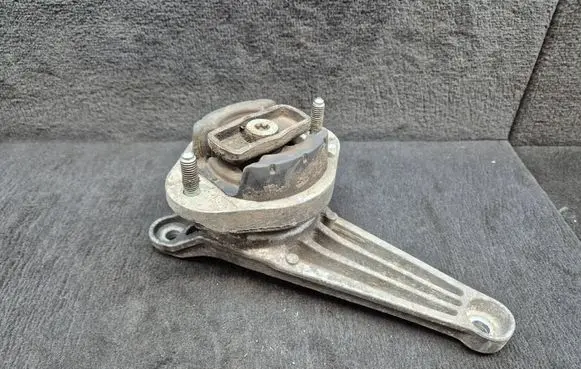 Audi A4 S4 B7 8E 8H Gearbox mounting bracket 8E0399115P 8E0399115HM