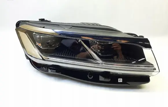 Volkswagen Touareg III Headlight/headlamp 762941036B