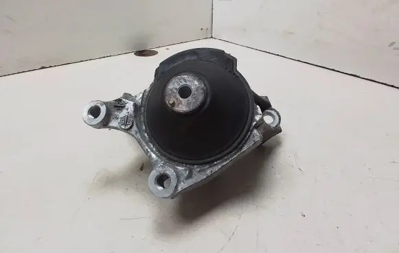 Honda Civic Engine mount bracket