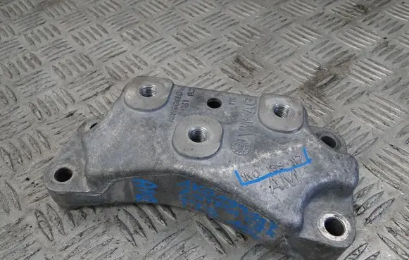 Audi TT TTS RS Mk3 8S Engine mount bracket 