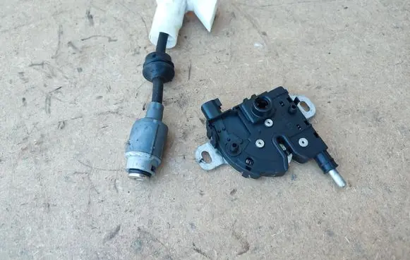 Ford Focus C-MAX Engine bonnet/hood lock/catch 