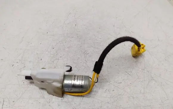 Volkswagen Touareg I Seat belt adjustment motor 404841 6022137