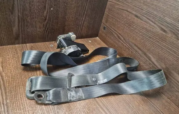 Iveco Daily 3rd gen Front seatbelt 33017280A1 048007