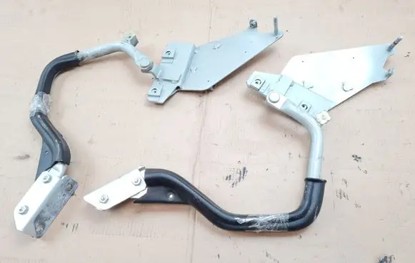Maserati Coupe Tailgate/trunk/boot hinge
