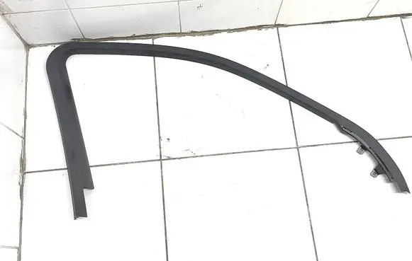 Mercedes-Benz GLE (W166 - C292) Front door window/glass frame A1667270178