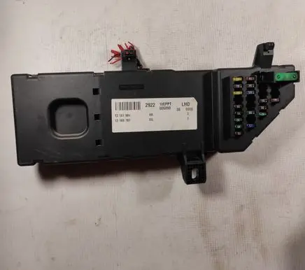 Opel Signum Fuse module 518777206 13181984 13168781