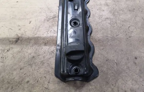 Volkswagen PASSAT B4 Rocker cam cover 701010081D