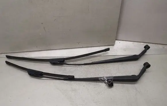 Toyota Avensis T250 Front wiper blade arm
