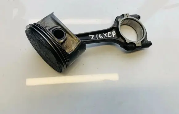 Opel Zafira B Piston with connecting rod