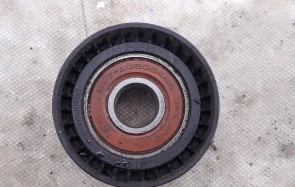 BMW X3 F25 Alternator belt tensioner pulley 000000465