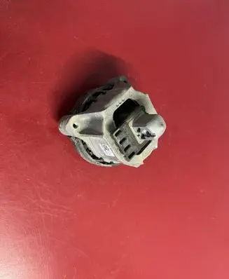 Engine mount bracket