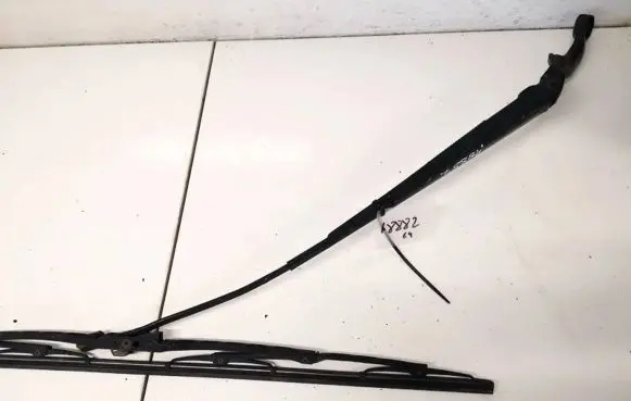 Nissan Quest Front wiper blade arm