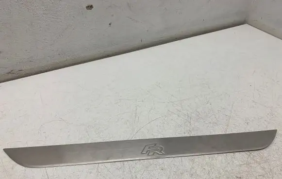 Seat Leon (5F) Front sill trim cover