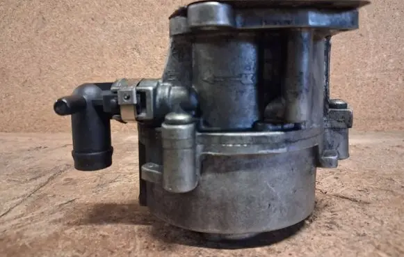 Suzuki Grand Vitara II Vacuum pump 451323 0163 2A160506